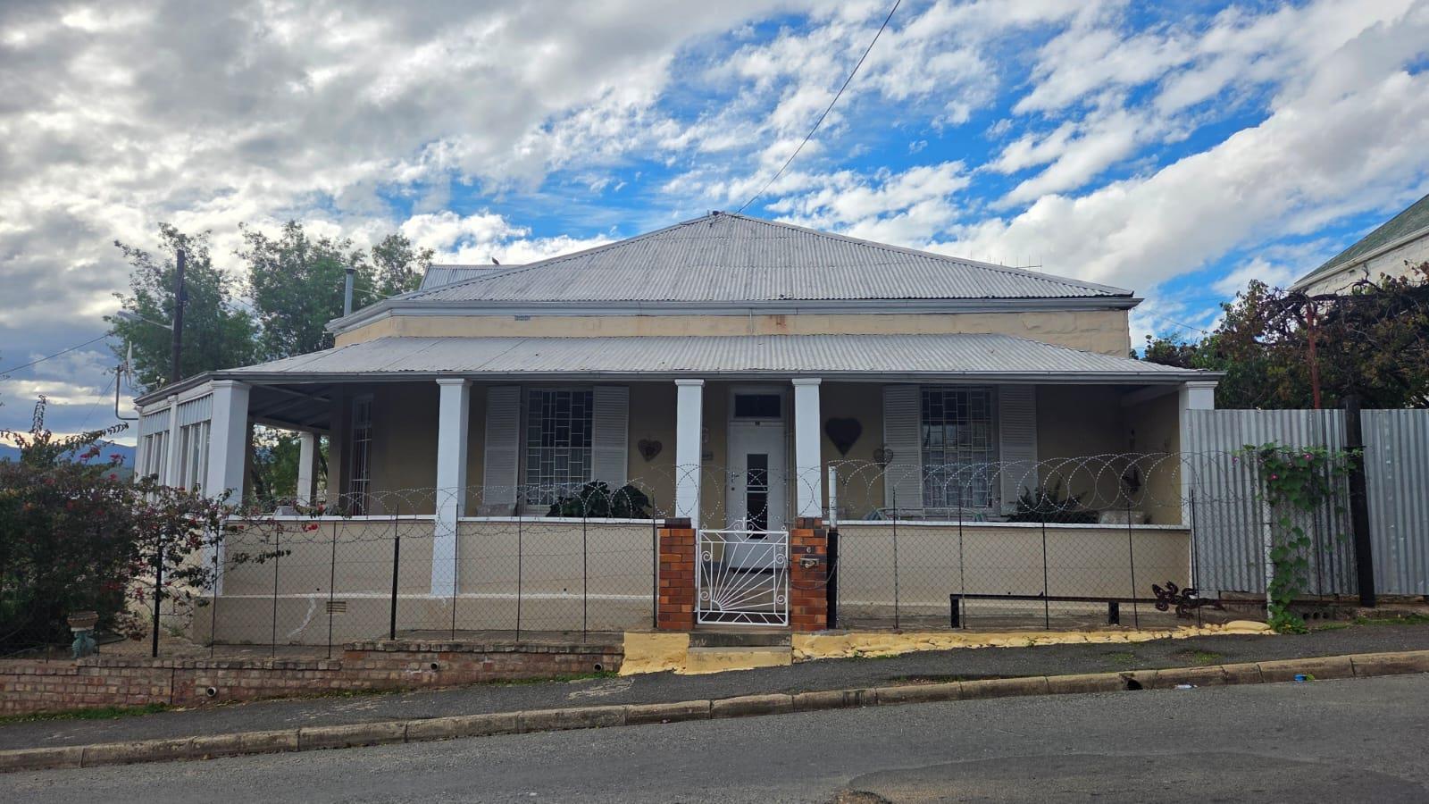 jpegorpng (4) 2 Bedroom house Oudtshoorn