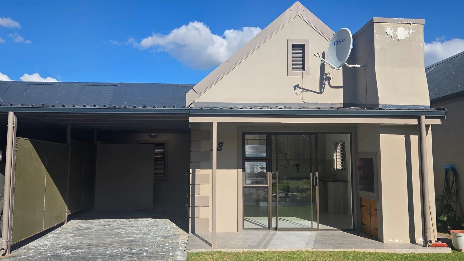 jpegorpng (2) 2 Bedroom house Oudtshoorn
